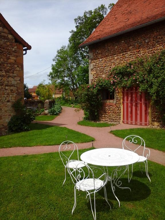Chambres D'Hotes La Vie En Roses Iguerande Exterior foto