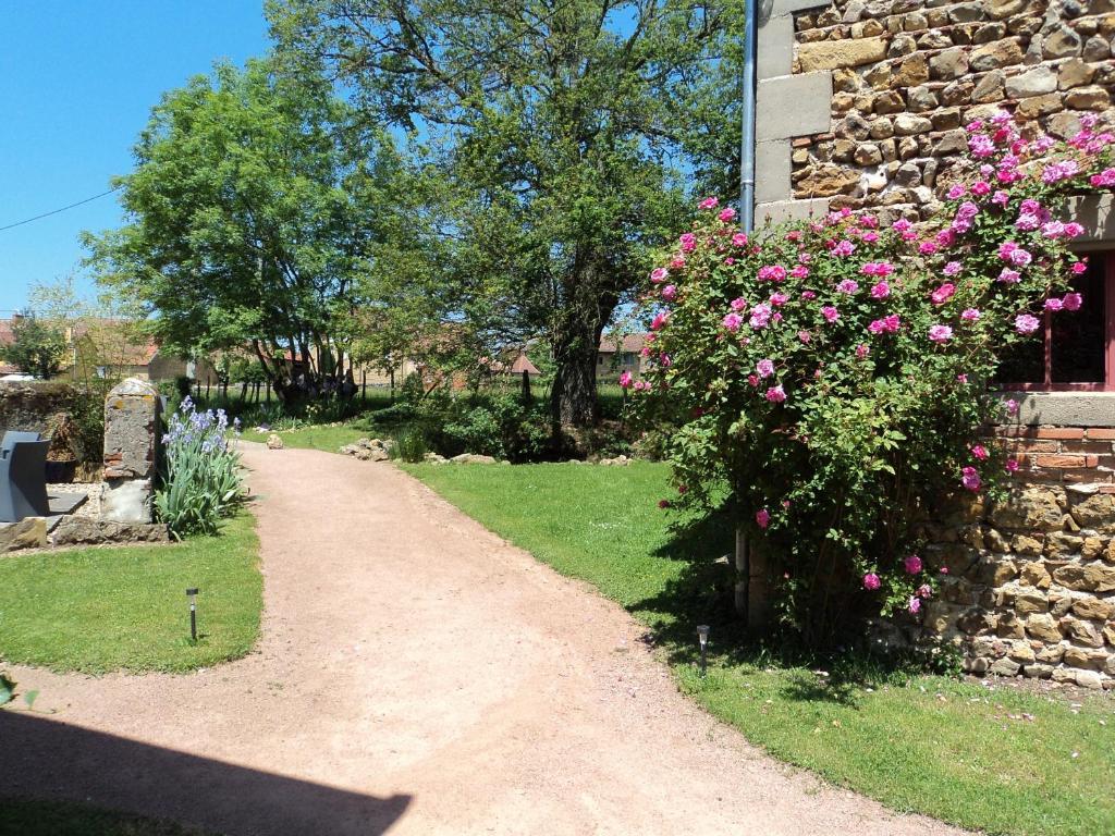 Chambres D'Hotes La Vie En Roses Iguerande Exterior foto